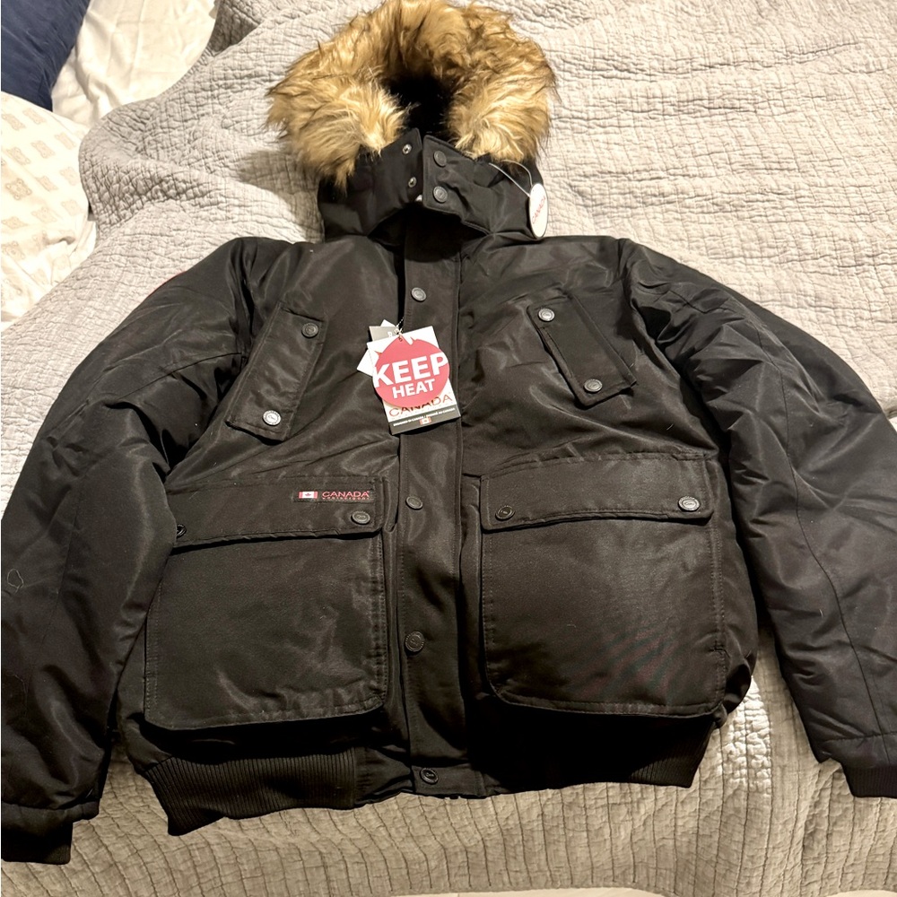 BRAND NEW WITH TAGS
Men’s black medium Canada weather gear winter coat